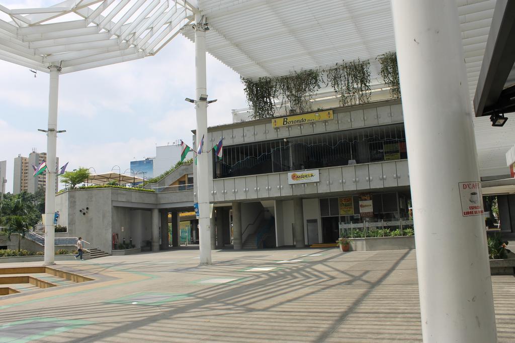 Hotel Cuarta Avenida カリ エクステリア 写真