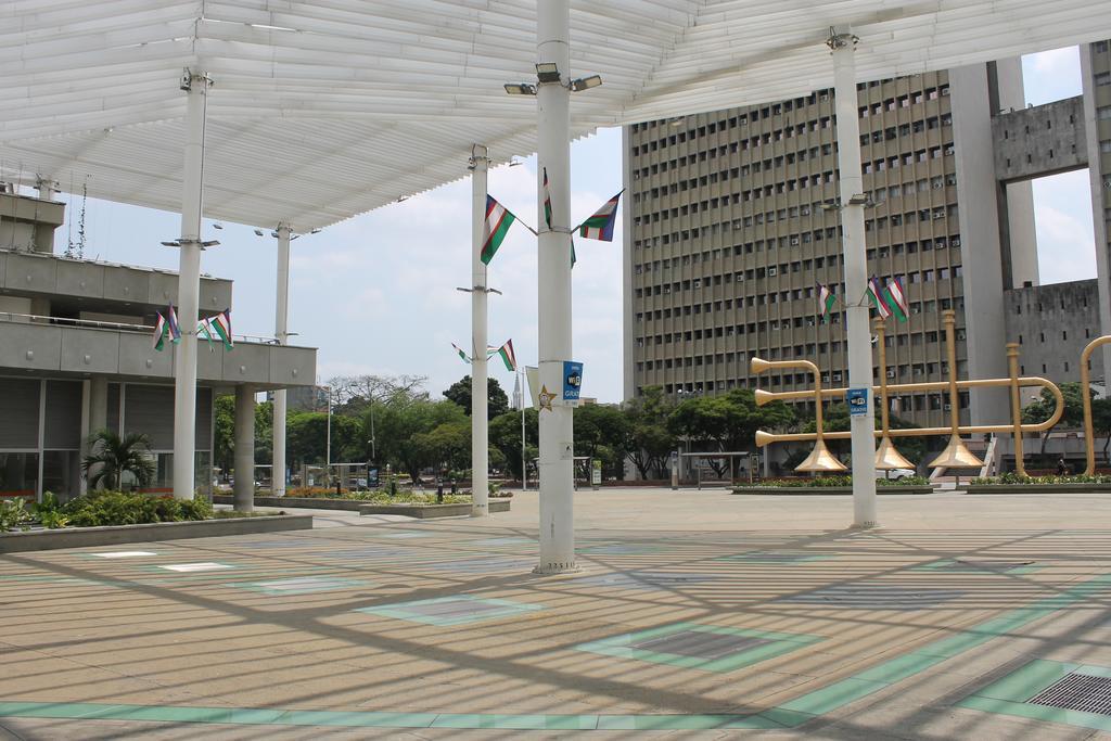 Hotel Cuarta Avenida カリ エクステリア 写真
