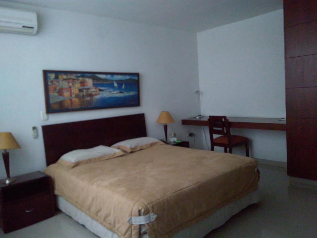Hotel Cuarta Avenida カリ エクステリア 写真