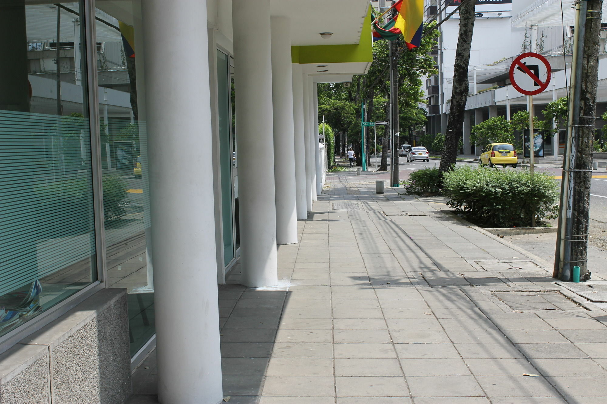 Hotel Cuarta Avenida カリ エクステリア 写真